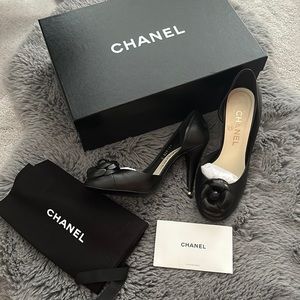 Chanel black leather camellia d’orsay pumps 36.5